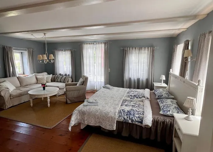 بيت للعطل Schwarzer Kater *