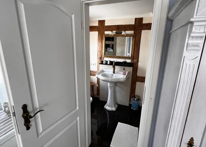 بيت للعطل Schwarzer Kater