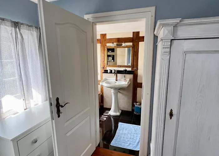 بيت للعطل Schwarzer Kater