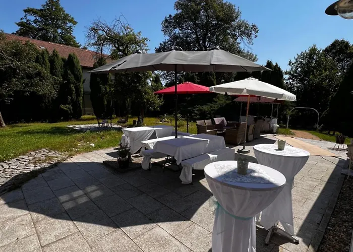 Schwarzer Kater بيت للعطل *