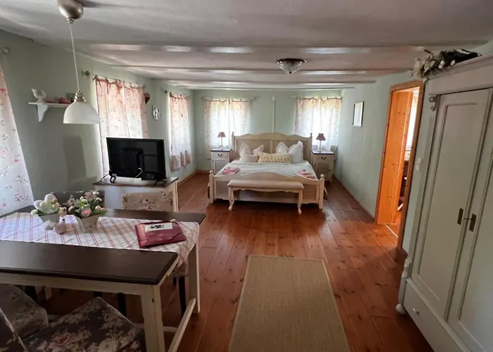 Schwarzer Kater بيت للعطل *