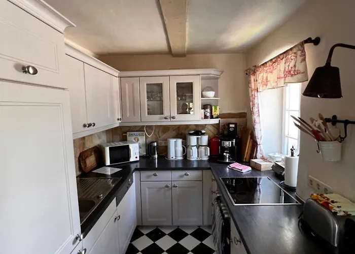 بيت للعطل Schwarzer Kater *